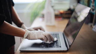 How to clean the laptop from the trash and dust